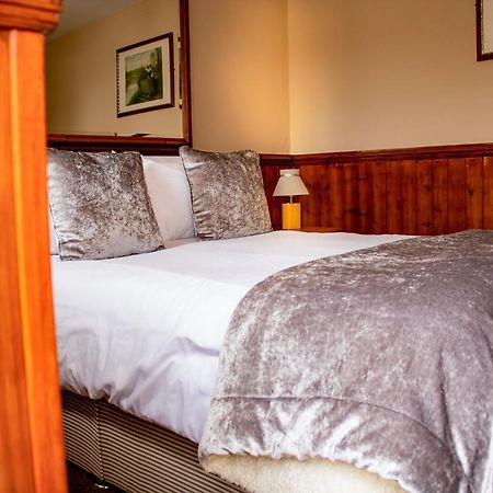 The Dolphin Hotel Чард Экстерьер фото