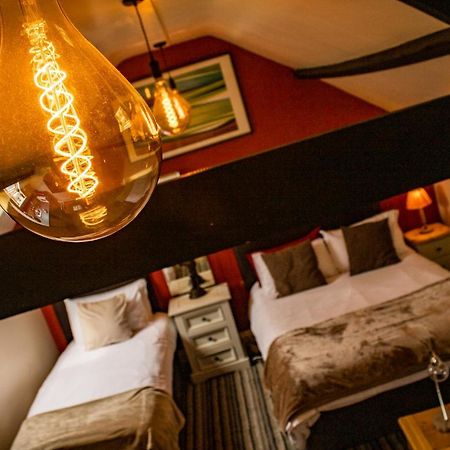 The Dolphin Hotel Чард Экстерьер фото