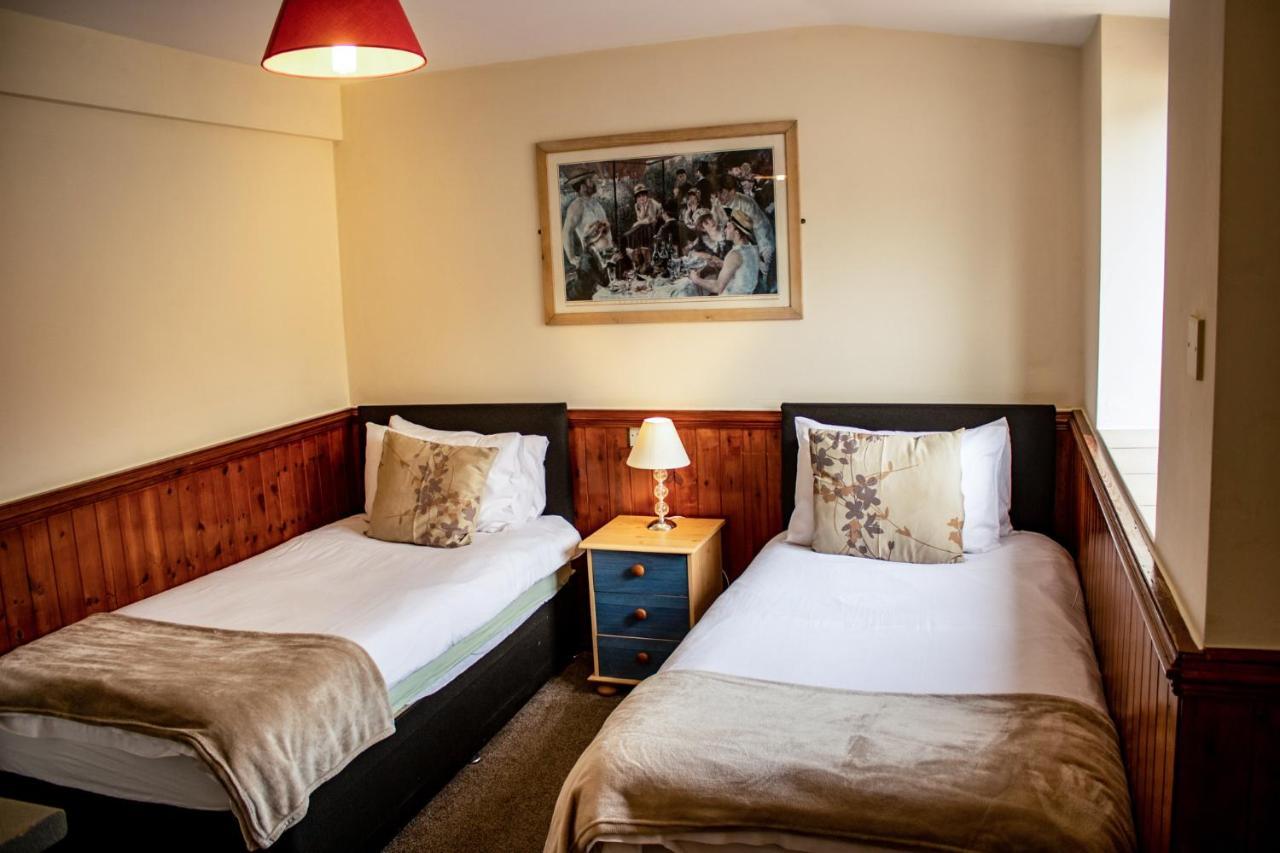 The Dolphin Hotel Чард Экстерьер фото